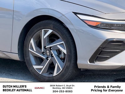 2025 Hyundai Elantra SEL Convenience